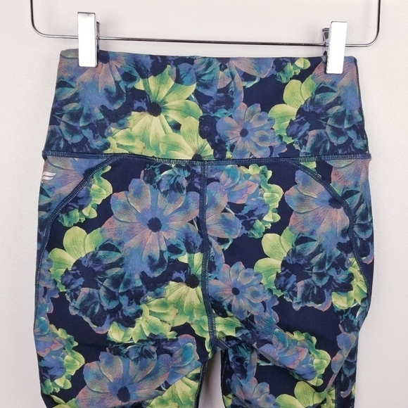 Fabletics High Waisted Floral Powerflex Capri Leggings NWT - Picture 10 of 12